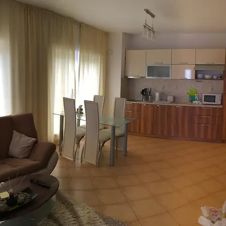 Апартамент Bellevue Равда